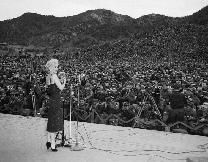 Gorgeous Marilyn. - Marilyn Monroe, Celebrities, US Army, Корея, 1954, Story, Black and white photo, Longpost