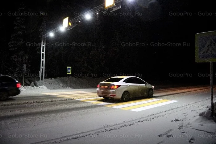 Russia is one of the first countries in the world where the projection of road markings is used in practice - My, Crosswalk, Light projection, Projection, Road signs, Video, Longpost