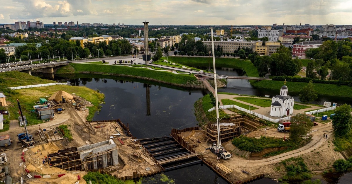 Красинский мост. Тверь Горсад набережная. Горсад Тверь мосты'. Горсад Тверь новый мост. Набережная Михаила Ярославовича Тверь.