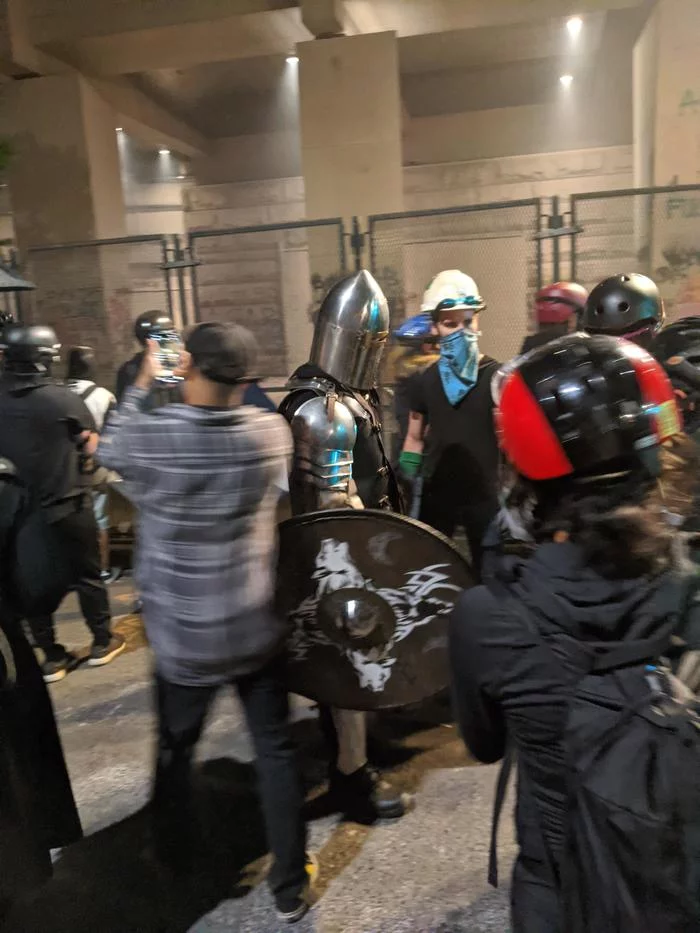 When you're suddenly transported straight from the Middle Ages to protests in the US, and your costume is the most fitting of all - The photo, USA, Protest, Portland, Knight, Armor, The male, Reddit, Men