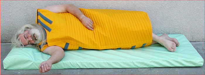 Это халат против суицида Американская тюрьма, Одежда