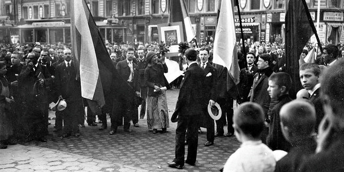 Демонстрация в день объявления первой мировой войны в СПБ. Объявление войны Австрии.