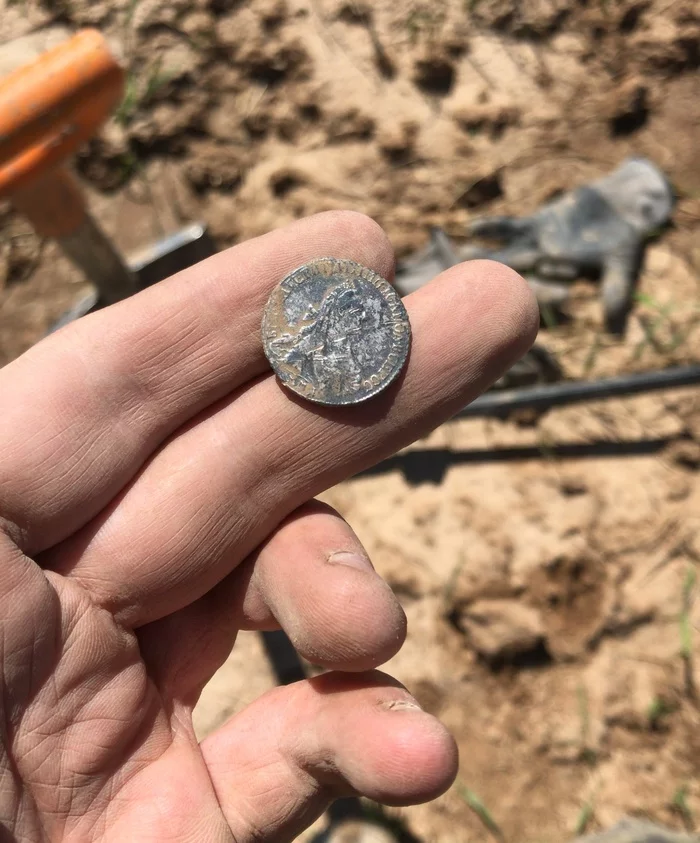 A stash of gold was found during a house renovation! There was a treasure trove of gold coins under the floor of the old barn! - My, Treasure, Cache, Gold coins, hidden treasures, Treasure hunt, Gold, Rarity, Video, Longpost