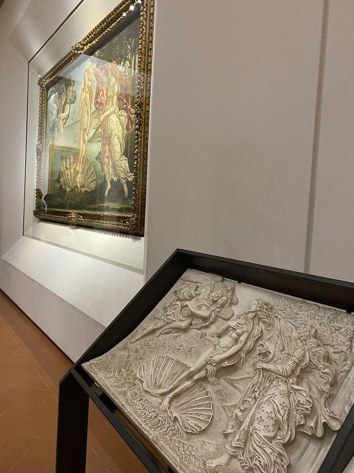 In the Uffizi Gallery in Florence, next to ordinary paintings, their three-dimensional versions for the blind are also placed - The photo, Museum, Italy, Florence, Painting, The blind, Birth of Venus