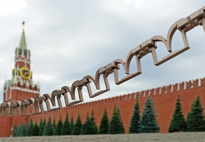 Dovetail - My, Kremlin, Moscow, Photo on sneaker, Chain