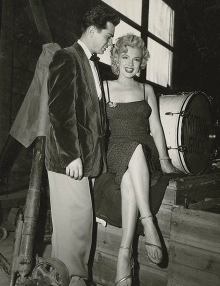 Gorgeous Marilyn. Korea - February 1954 - Marilyn Monroe, Celebrities, US Army, Story, Корея, 1954, Black and white photo, Longpost