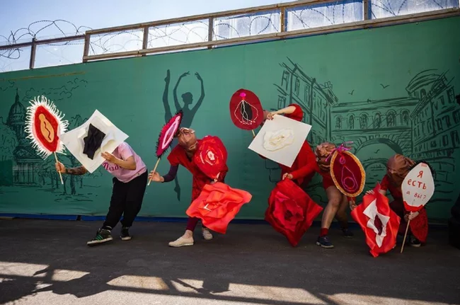 “Vulva ballet” and “path to the ocean of blood”: a Red Cross employee was detained in St. Petersburg - Negative, Feminists