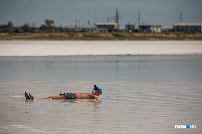 Как на Марсе: репортаж с озера Бурсоль — одного из самых красивых мест в Сибири, где по воде ходит чудо-поезд Сибирь, Алтай, Алтайский край, Степь, Озеро, Соль, Соленое озеро, Видео, Длиннопост, Позитив