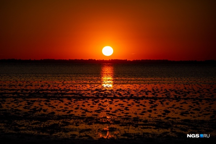 Как на Марсе: репортаж с озера Бурсоль — одного из самых красивых мест в Сибири, где по воде ходит чудо-поезд Сибирь, Алтай, Алтайский край, Степь, Озеро, Соль, Соленое озеро, Видео, Длиннопост, Позитив