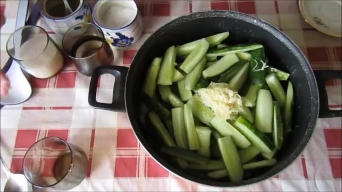 Cucumber salad with garlic Lady's fingers for the winter - My, Cooking, Canning, Blanks, Cucumbers, Salad, Video recipe, Video, Recipe