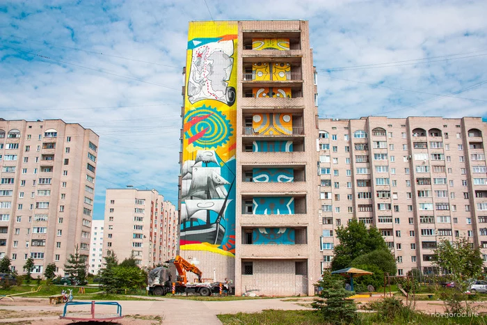 Continuation of the post “In Veliky Novgorod, the facades were decorated with huge drawings” - My, Velikiy Novgorod, Urbanism, Mural, The photo, Reply to post, Longpost