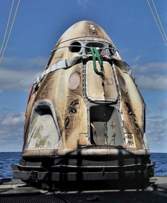 The hull of the SpaceX Crew Dragon spacecraft after passing through the Earth's atmosphere - The photo, Space, Text, Spacex, Frame, Carbon