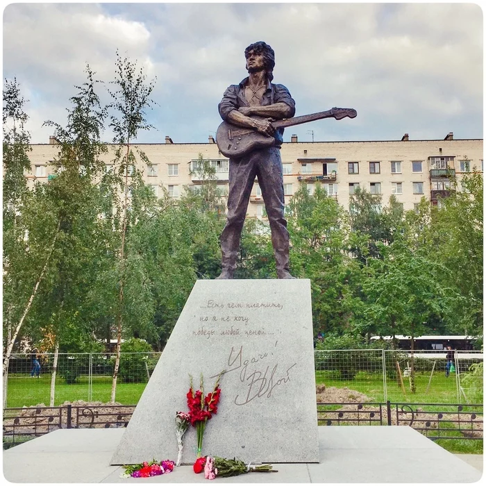 A monument to Viktor Tsoi was unveiled in St. Petersburg - Viktor Tsoi, Monument, Saint Petersburg, The photo, Longpost