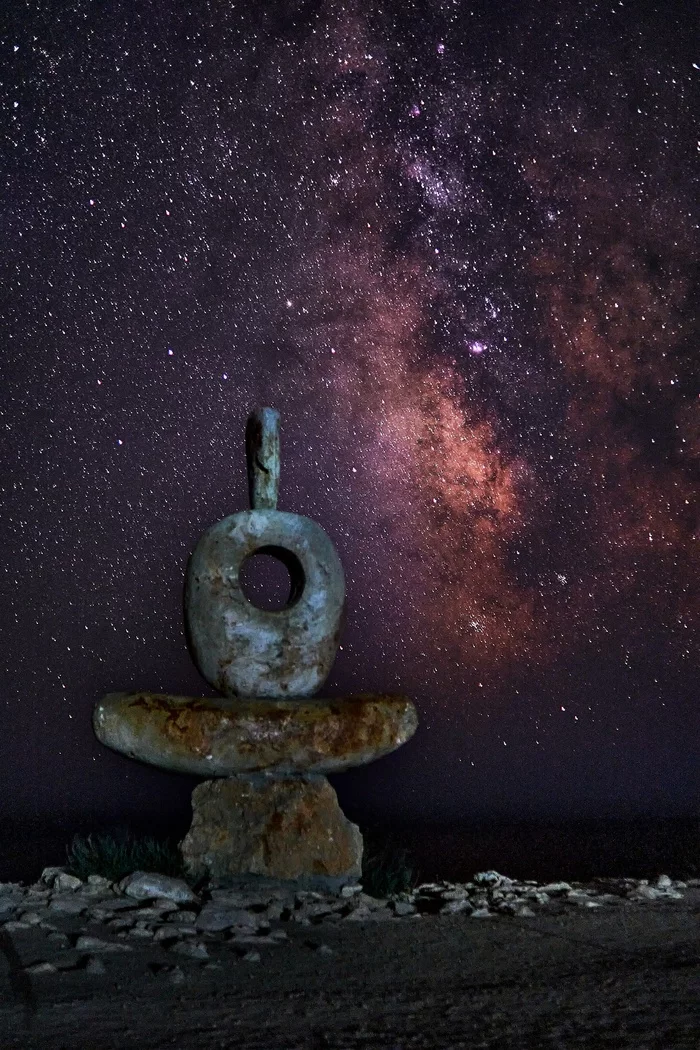 Heart of Tarkhankut, Thinker - My, Sky, Naked stars, Astrophoto, Sculpture, Crimea, Tarkhankut, Thinker, The photo