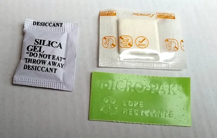 Why are these things in the shoe box? - My, Shoes, Silica gel, Longpost