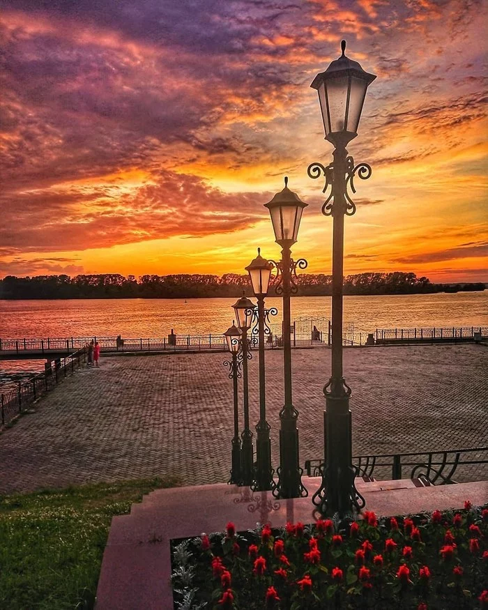 Uglich - Uglich, The photo, Russia, Embankment, Sunset, Flowers, Sky, Clouds