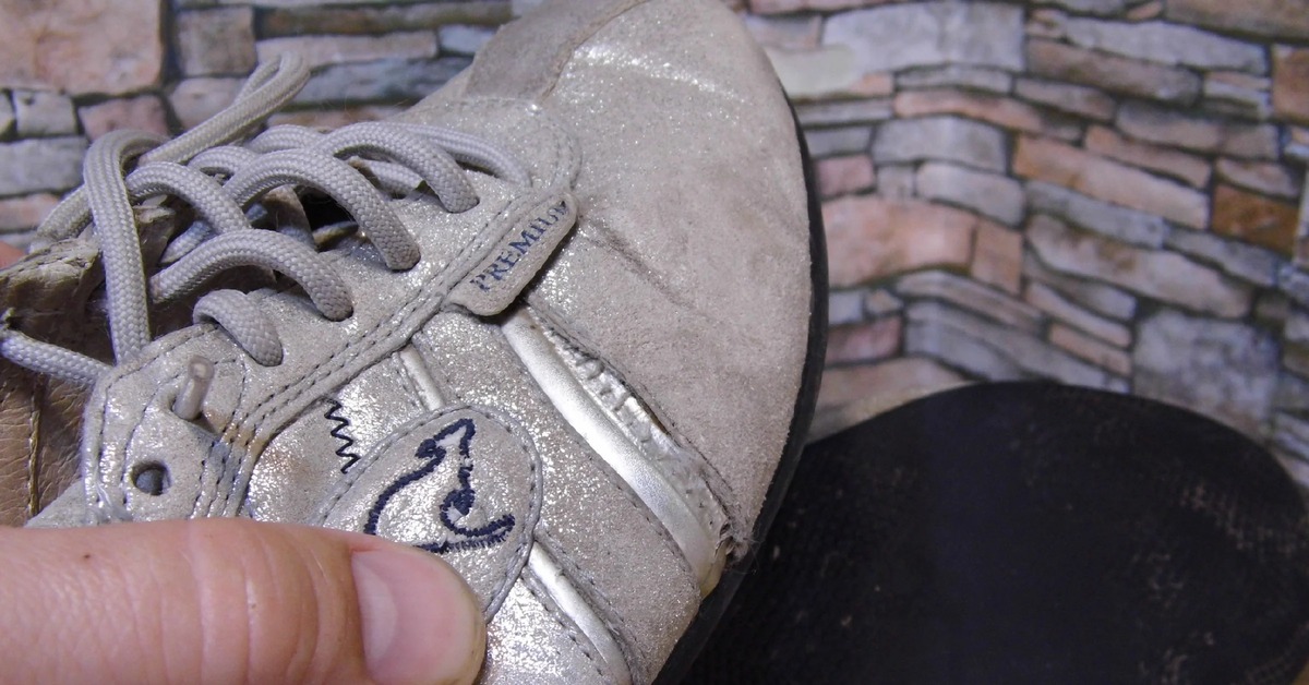 Как восстановить подошву обуви. Подошва кроссовок. Починить подошву кроссовок. Восстановление подошвы кроссовок. Листовая подошва на кроссовки.