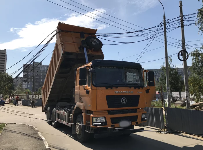 Classic dump truck driving - My, Dump truck, Building, Nizhny Novgorod, Longpost