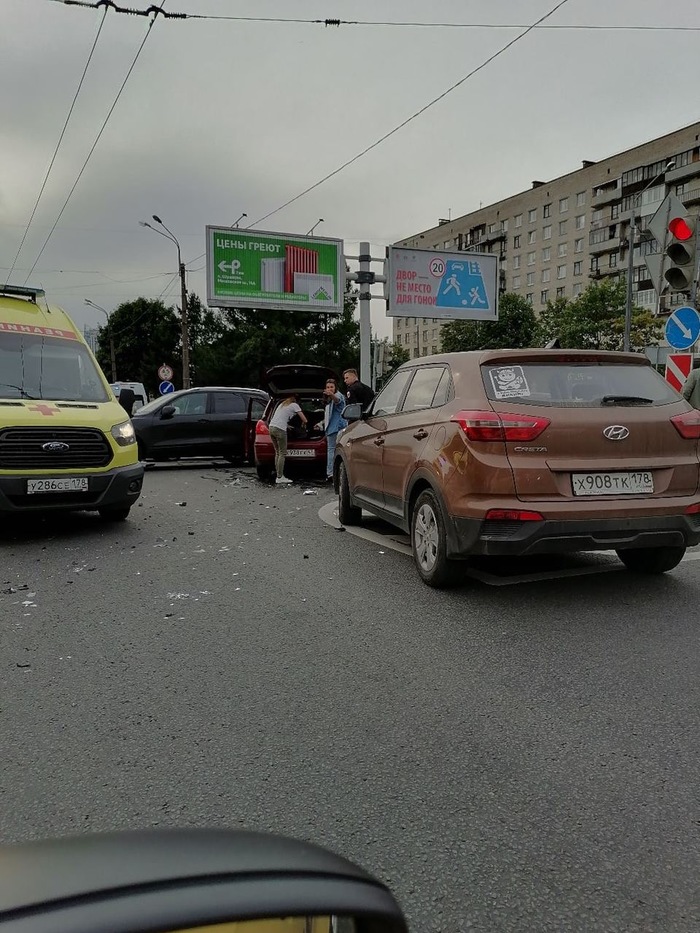 Поспешишь, людей насмешишь и в ДТП попадёшь
