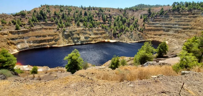 Кровавое озеро Митсеро - Моё, Карьер, Кипр, Длиннопост, Озеро, Фотография, Заброшенное