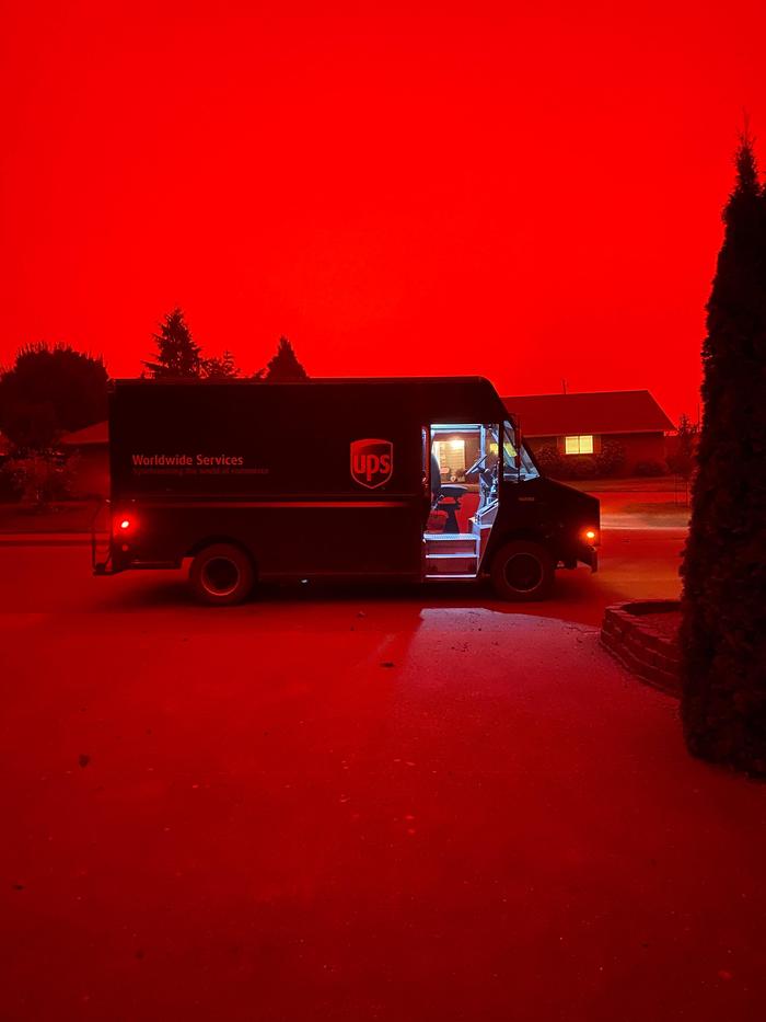 Fires in Oregon create a post-apocalyptic landscape - Fire, Oregon, Landscape, Surrealism, Post apocalypse, Unusual, Red, Not photoshop, , No filters, Video, Longpost, Sky, The photo, Forest fires