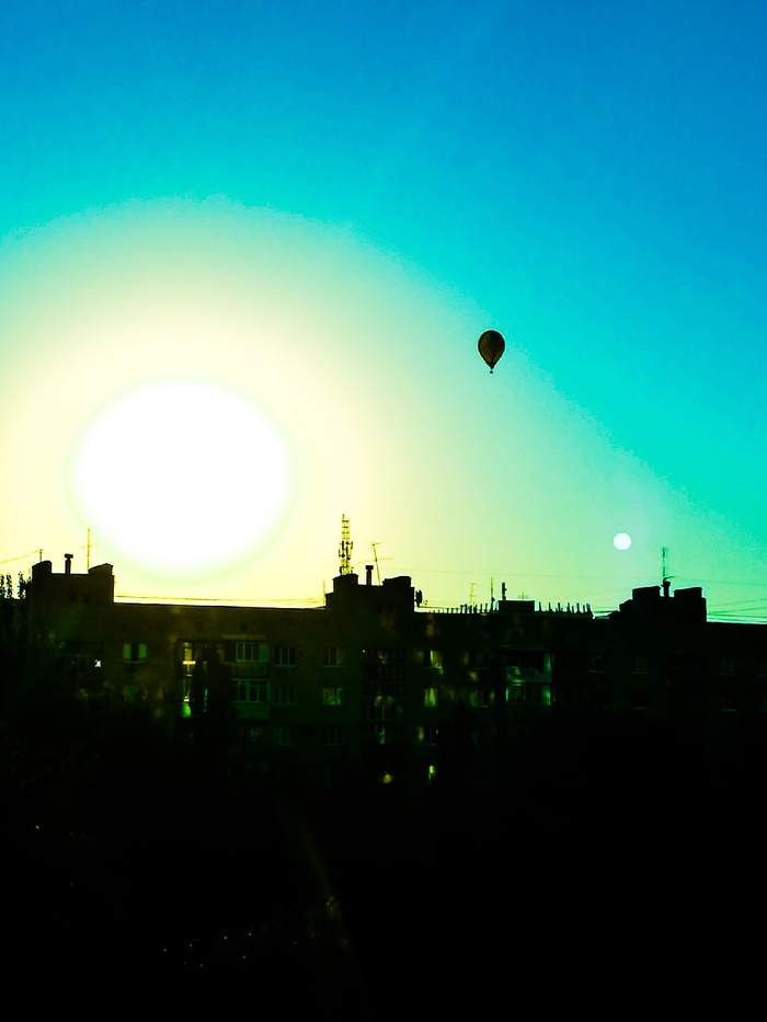 Sudden guest - My, Balloon, Flight, Town, Morning, dawn