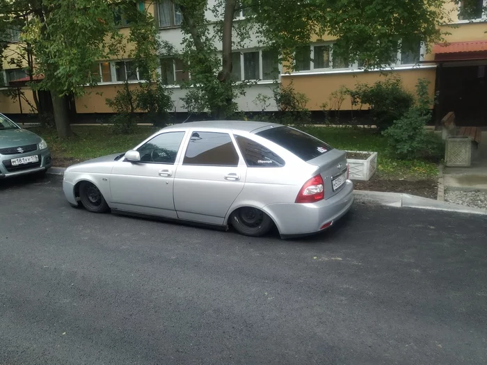Yesterday they laid new asphalt in the yard, and today this appeared. Is this always the case after road repairs? - My, AvtoVAZ, Bpan, Understated car