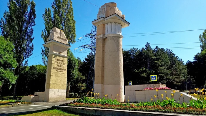 Kislovodsk - Pyatigorsk: place of Lermontov’s duel, Gate of Love, rock portrait of Ilyich - My, Pyatigorsk, Mikhail Lermontov, Duel, Beshtau, Elbrus, Video, Longpost