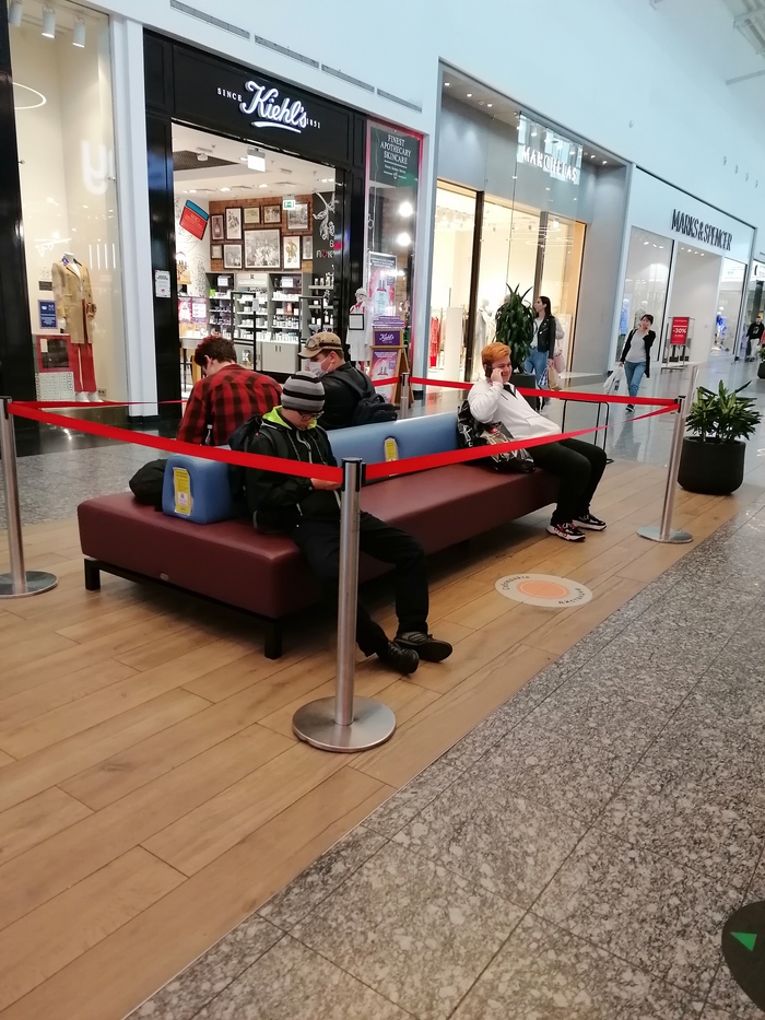 Сидеть нельзя!!! ... но это не точно...