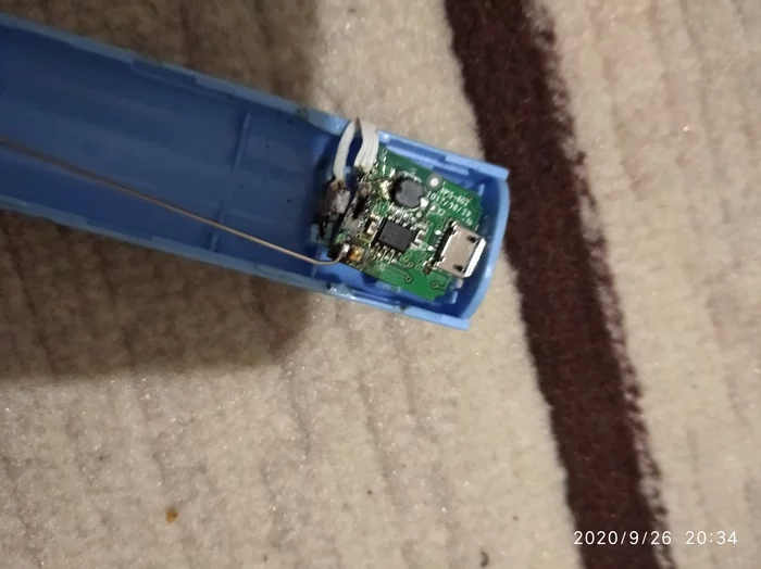 A friend brought a Chinese power bank to me and said he inserted the battery and damaged the track (teared it out) - My, Repairers Community, Powerbank