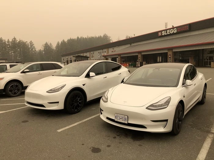 Tesla Model Y next to Tesla Model 3 - My, Tesla, Tesla model 3, Tesla Model y, Electric car, Auto, Canada, Longpost