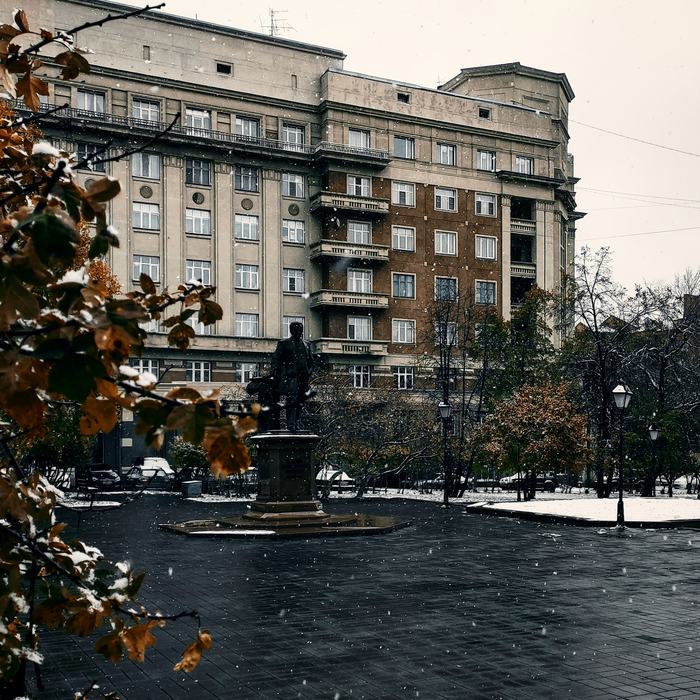 Hundred-apartment house - My, Novosibirsk, The photo, Mobile photography, Autumn, Snow, October, Xiaomi, Xiaomi Mi9