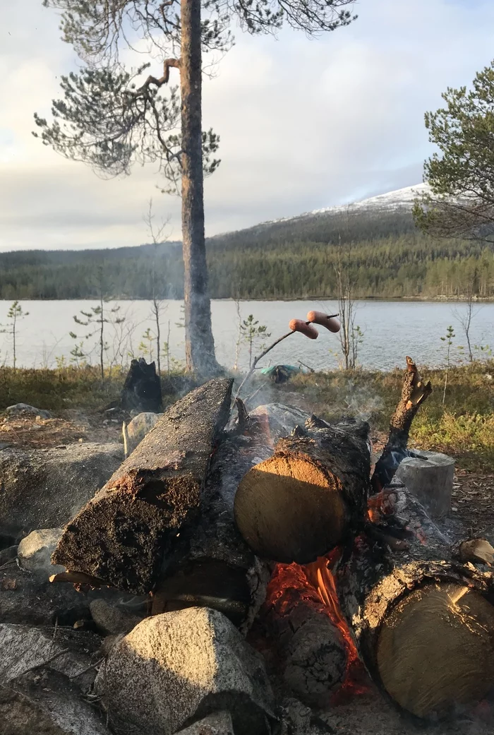 Good sausage morning!!! - My, Kola Peninsula, Lake, Mobile photography, Nature, Landscape, Sausages, Bonfire, The mountains, , Hike, Camping