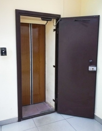 Elevator in the province. The nightmare of a claustrophobe - Humor, Provinces, Elevator, Entrance