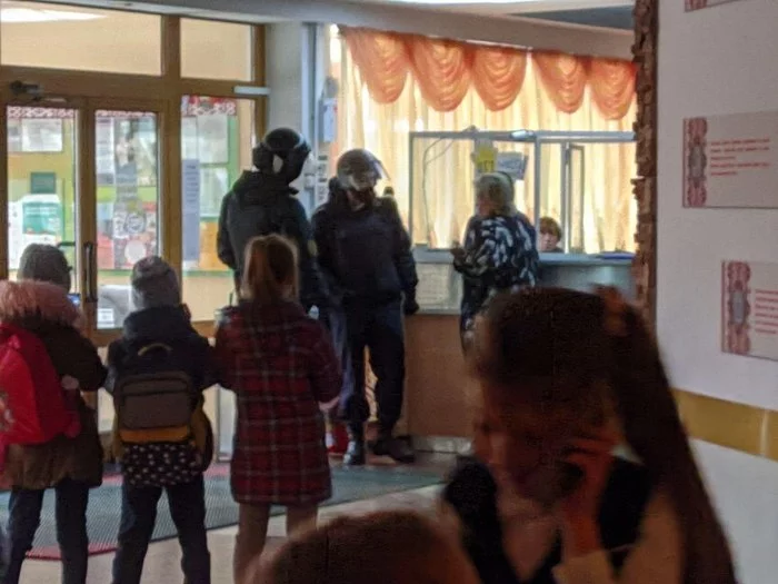 Riot police reached schools in Belarus. Terror and repression - Republic of Belarus, Protests in Belarus, Alexander Lukashenko, The border, Politics, Education, School, Riot police, Pupils, Opposition, Video, Longpost