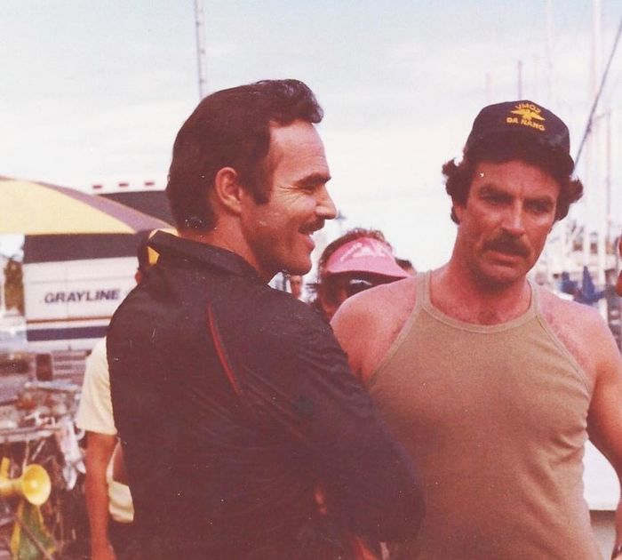 Burt Reynolds came to visit Tom Selleck on the set of Magnum P.I. - Burt Reynolds, Tom Selleck, Private Detective Magnum, Усы, Retro