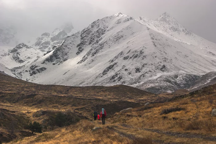 The road from autumn to winter - My, The mountains, Autumn, Snow, Tourism, Mountain tourism, The photo, Beginning photographer, Landscape