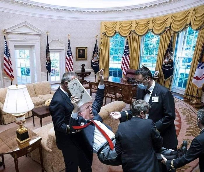 Говорят, что именно так Трамп будет покидать Белый дом