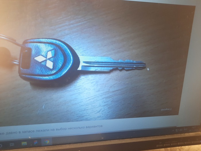 Потерял ключ от машины мицубиси чёрного цвета ( не складной)