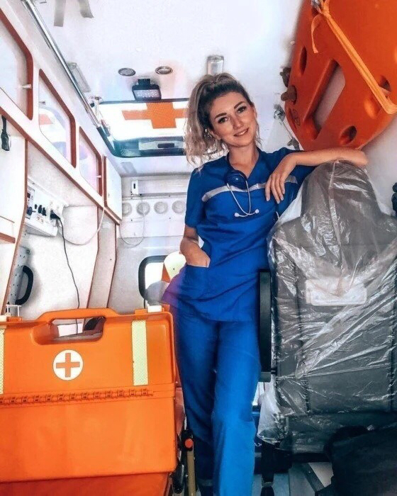 These girls could easily become models, but they chose to save lives - they became paramedics - The photo, Girls, Beautiful girl, Medics, Paramedic, Longpost