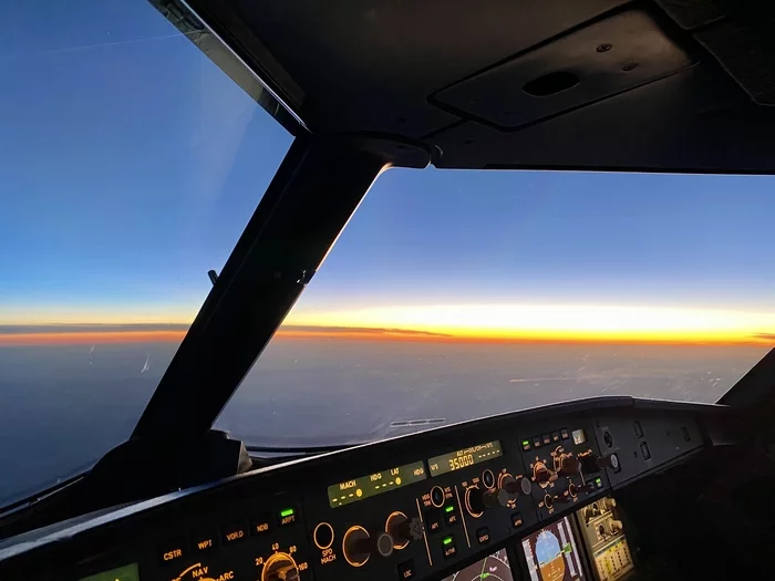 Setting autumn sun - My, Aviation, Airbus, Sky, Flight, View from the cockpit