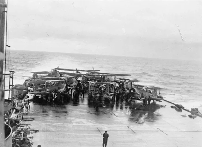 Fairey Swordfish. Как допотопная «Авоська» стала заслуженным ветераном - ВМФ, История, Вторая мировая война, Корабль, Великобритания, Морские сражения, Длиннопост