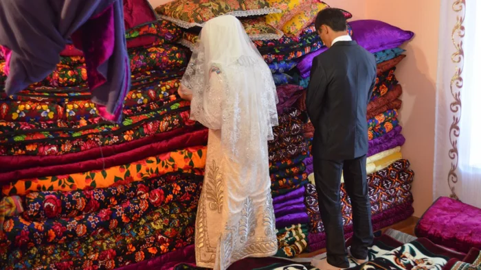 В Узбекистане родственники жениха устроили невесте проверку на девственность Негатив, Узбекистан, Невеста, Девственность, Проверка, Невежество