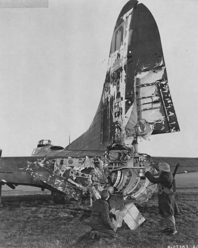 B-17: легенда небес и орудие преступления - Моё, Самолет, Летающая крепость, Вторая мировая война, Авиация, Бомбардировщик, Длиннопост