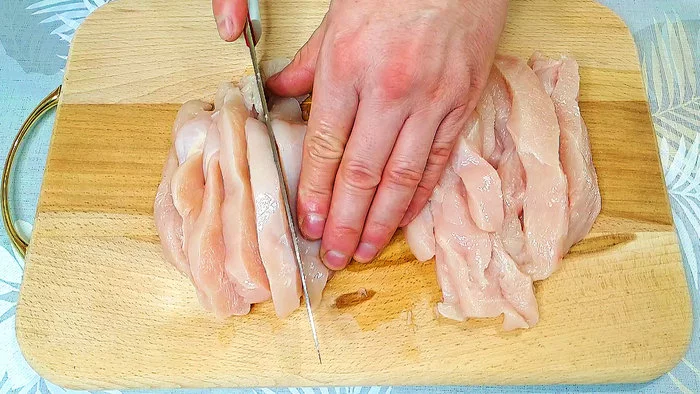 I cut the chicken fillet into strips and prepared an amazing dish for a holiday table or dinner! - My, Chicken fillet, Second courses, Hen, Fillet, Cooking, Food, Recipe, Video, Longpost, Video recipe, Chicken recipes