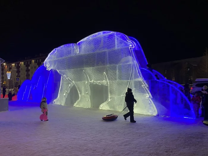 Ice playground on the Arctic Circle (15 photos) - My, New Year, Russia, Decoration, Yamal, Salekhard, Winter, Snow, Ice, Ice sculpture, Children, Playground, Town, Urban environment, Urbanism, Christmas trees, The photo, Longpost