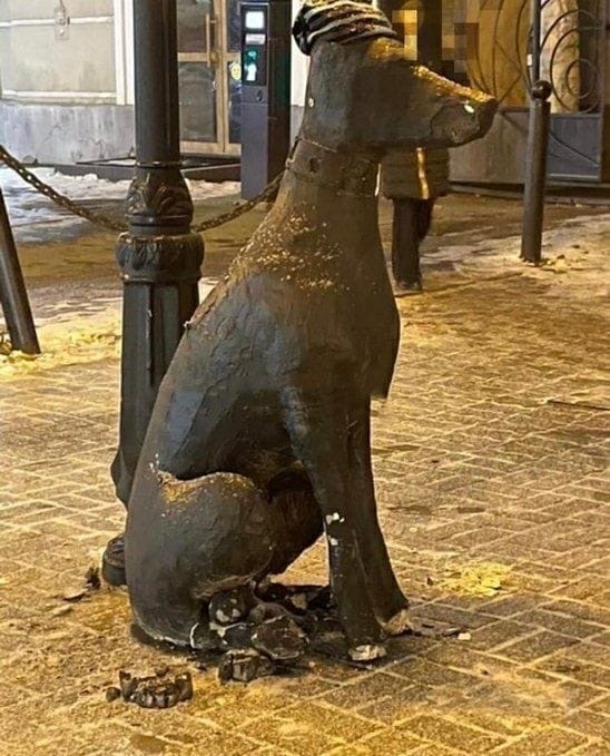 In Kazan, the wings of a sculpture dedicated to abandoned animals were broken - Kazan, Sculpture, Vandalism, Dog, Negative