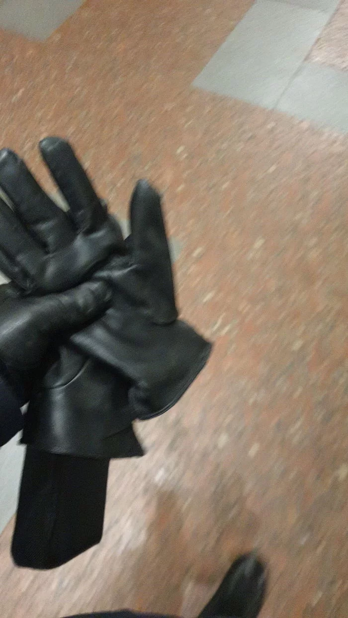 Gloves found at VDNH - My, Gloves, Find, VDNKh, Metro, A loss, The strength of the Peekaboo