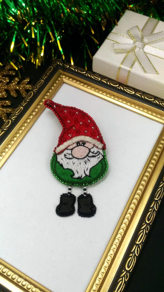 How does the New Year begin?!) - My, Brooch, Beads, Embroidery, Needlework without process, Gnomes, Christmas tree, Presents, Miracle, With your own hands, Longpost