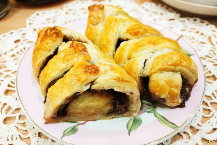 Banana in chocolate and peanut butter, baked in puff pastry - My, Dessert, Sweets, Recipe, Dish, Banana, Preparation, Food, Nutrition, , Bakery products, Longpost, Cooking